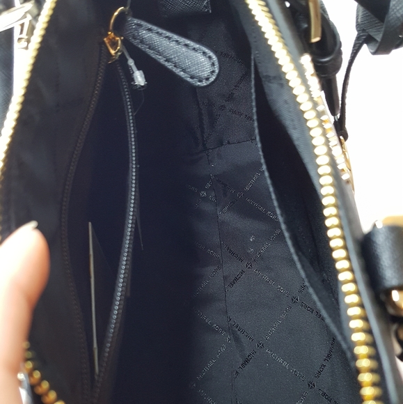 Michael Kors signature cross body bag and wallet. - Picture 8 of 8